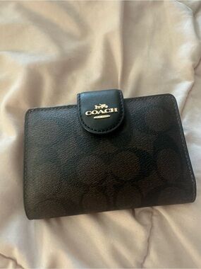 Coach Compact Zip Card Holder Wallet in Black/Brown
